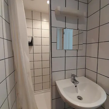Au Spatial Hotel *