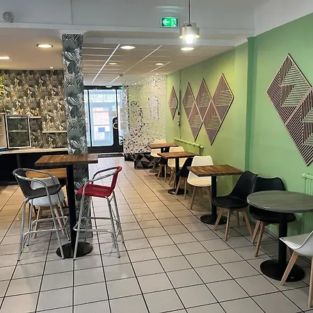 Au Spatial ホテル *